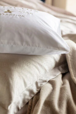 Lexington Hotel Embroidery Kissenbezug 50 X 60cm -Lexington 502957 01 4 EnvironmentImage dc5cfcdfcc