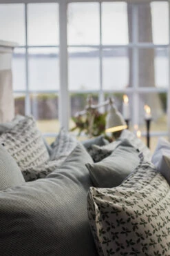 Lexington Holly Printed Cotton Sateen Kissenbezug 50 X 60 Cm 9 Lexington Holly Printed Cotton Sateen Kissenbezug 50 X 60 Cm -Lexington 516221 01 4 EnvironmentImage 498697bc0b