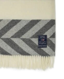 Lexington Herringbone Striped Recycled Wool Decke 130x170 Cm, Grau / Off-white -Lexington lexington herringbone striped rcl wool throw cpr brn 130x170 6