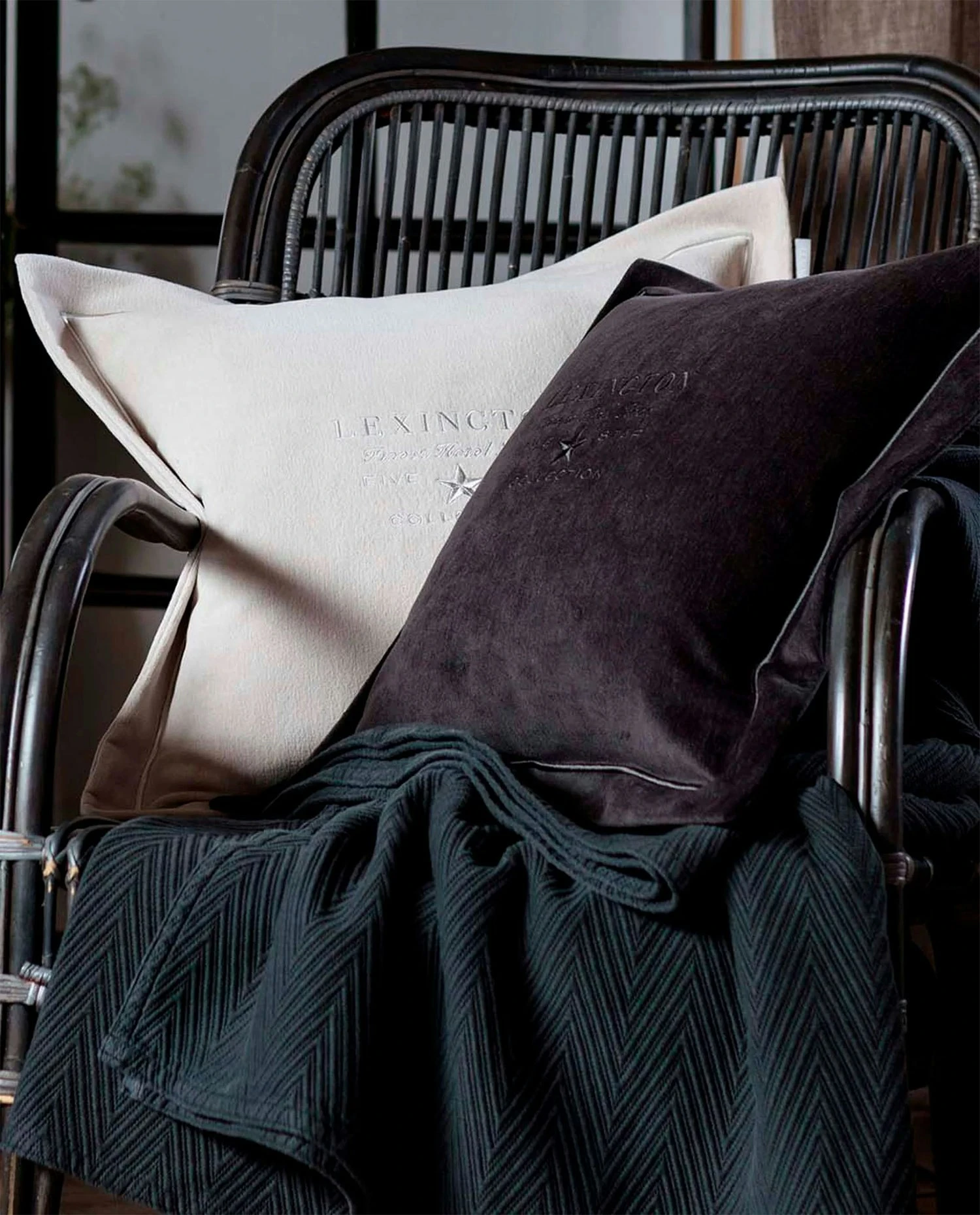 Lexington Hotel Velvet Embroidery Kissenbezug 50x50 Cm, Beige 5 Lexington Hotel Velvet Embroidery Kissenbezug 50x50 Cm, Beige – Bild 3